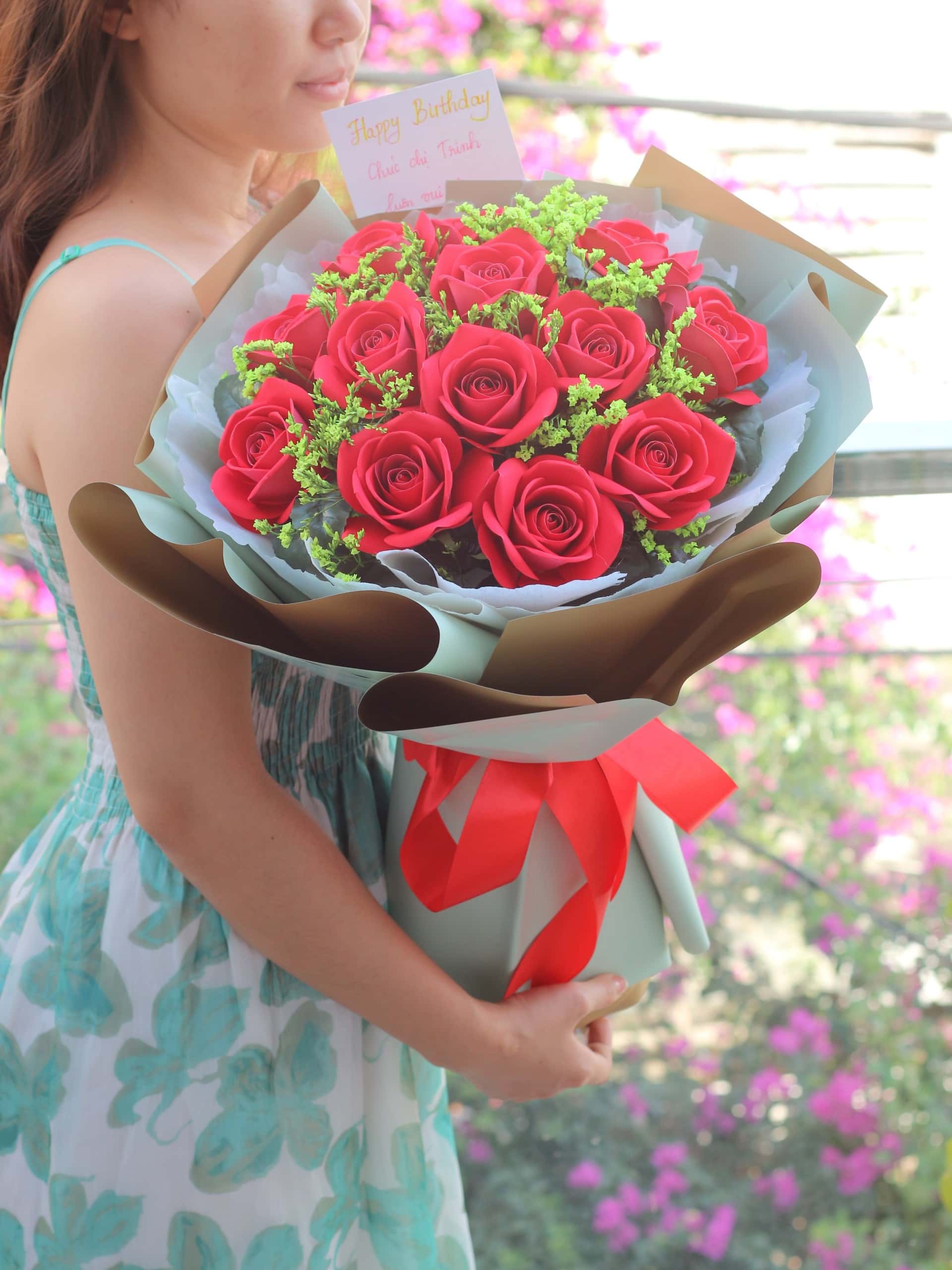 bó hoa hồng giấy