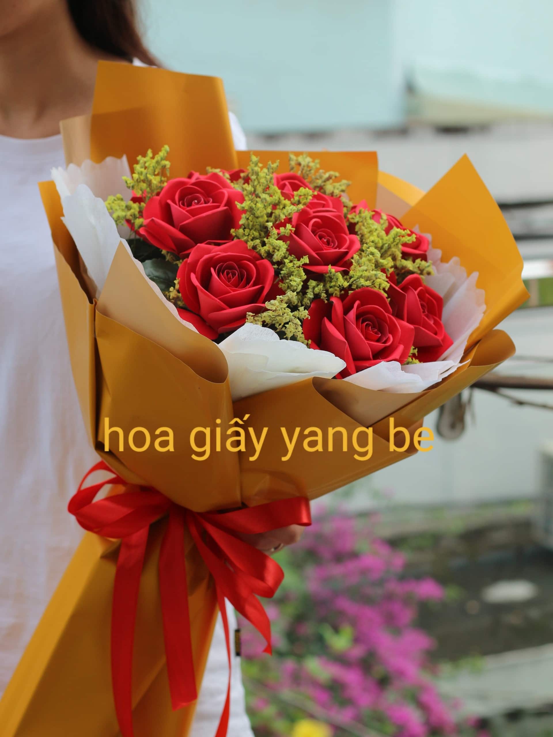 bó hoa hồng giấy